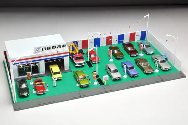 Tomica Limited Vintage Carama Vintage 04d Used Car Store (Nissan Used Car) - Image 7