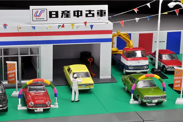 Tomica Limited Vintage Carama Vintage 04d Used Car Store (Nissan Used Car) - Image 8