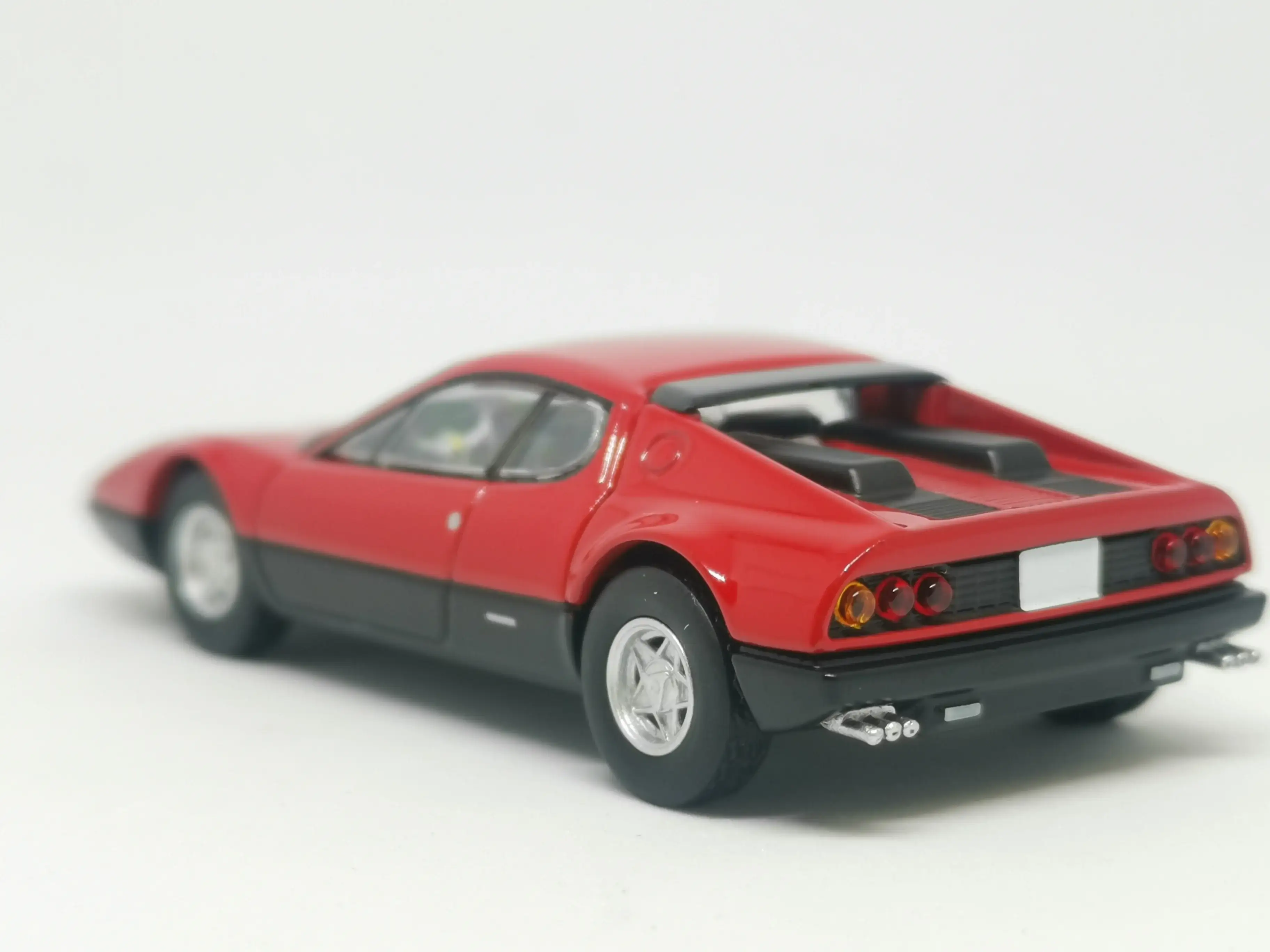 Tomica Limited Vintage Ferrari 365 GT4 BB (Red) - Image 4