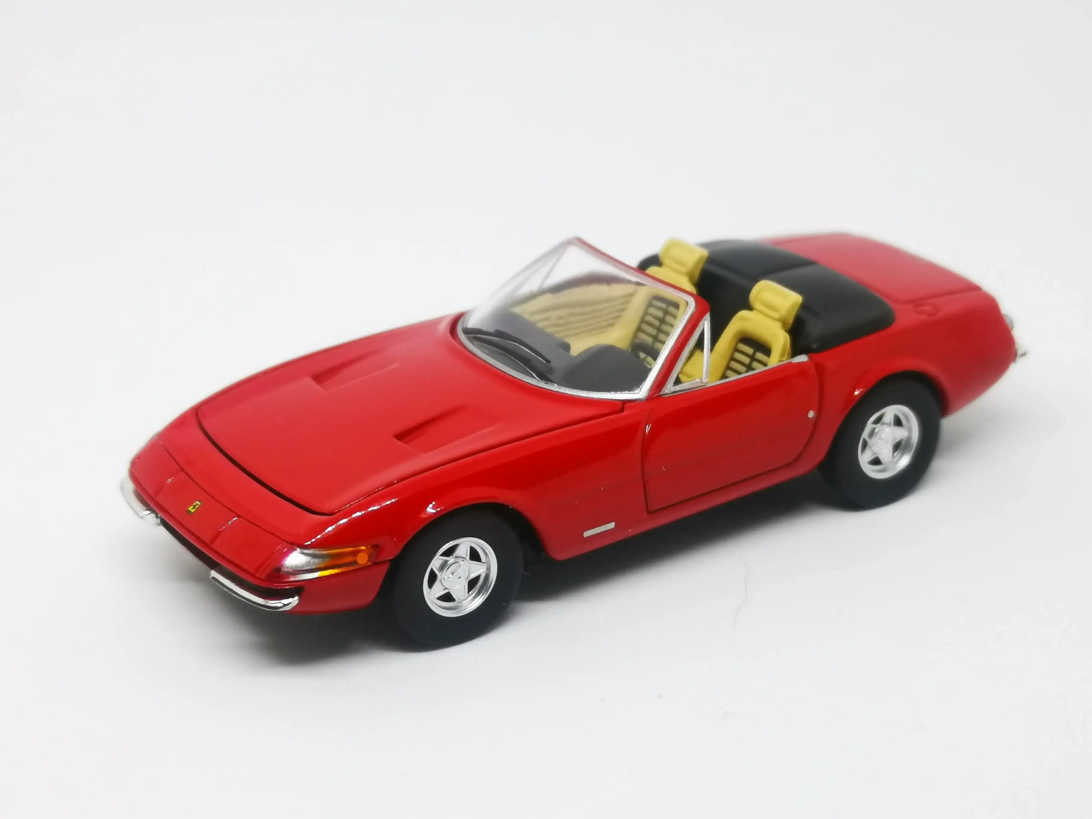 Tomica Limited Vintage Ferrari 365 GTS4 (Red) - Image 3