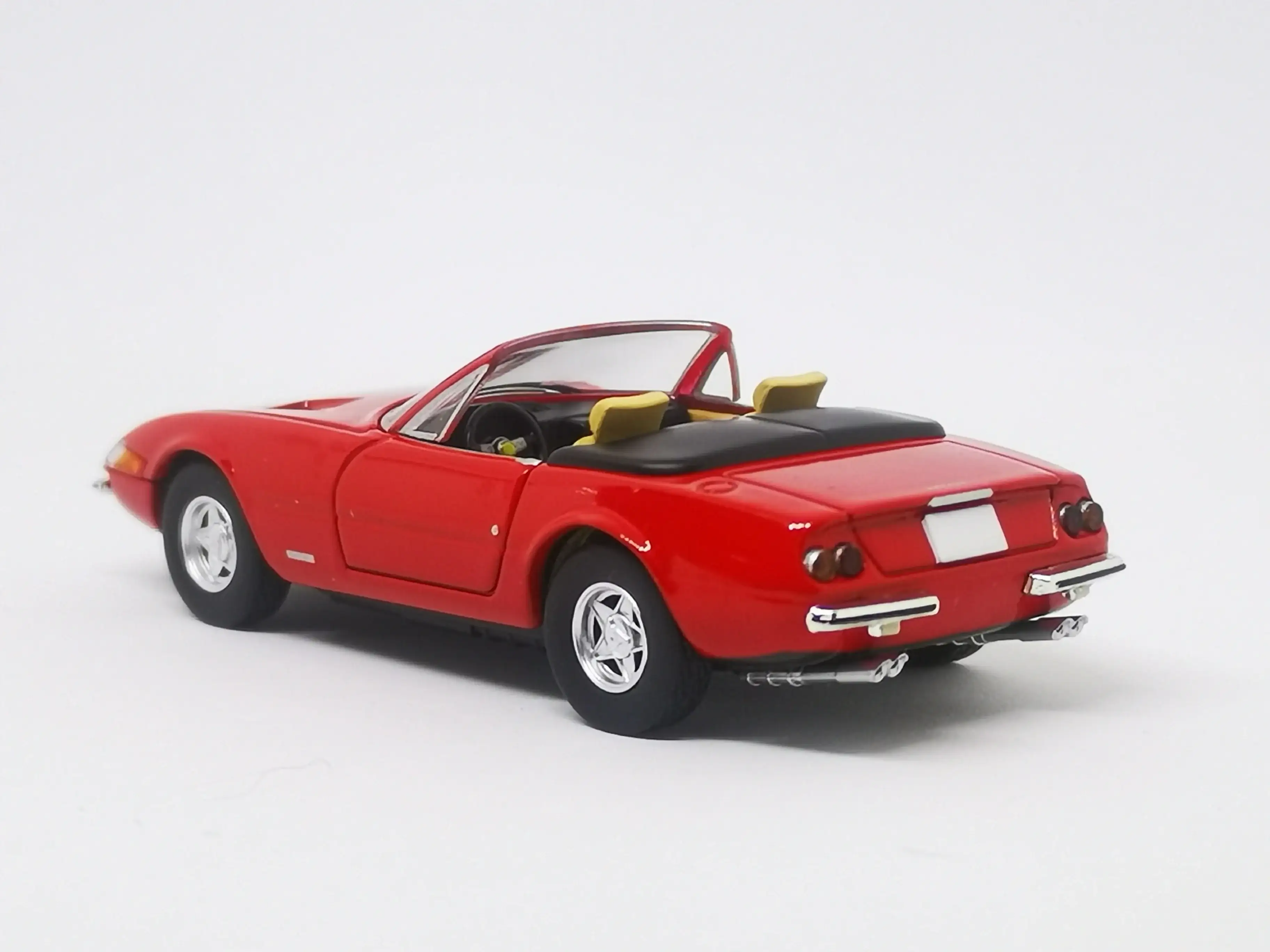 Tomica Limited Vintage Ferrari 365 GTS4 (Red) - Image 5