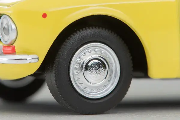 Tomica Limited Vintage LV-155c Alfa Romeo 1750GTV (yellow) - Image 5