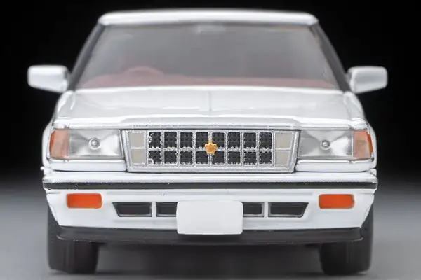Tomica Limited Vintage LV-N199c Toyota Crown Hardtop 3.0 Royal Saloon G (white) 1985 model - Image 3