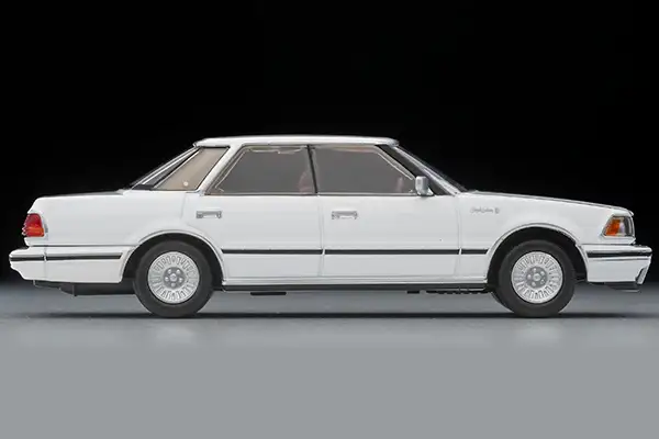 Tomica Limited Vintage LV-N199c Toyota Crown Hardtop 3.0 Royal Saloon G (white) 1985 model - Image 5