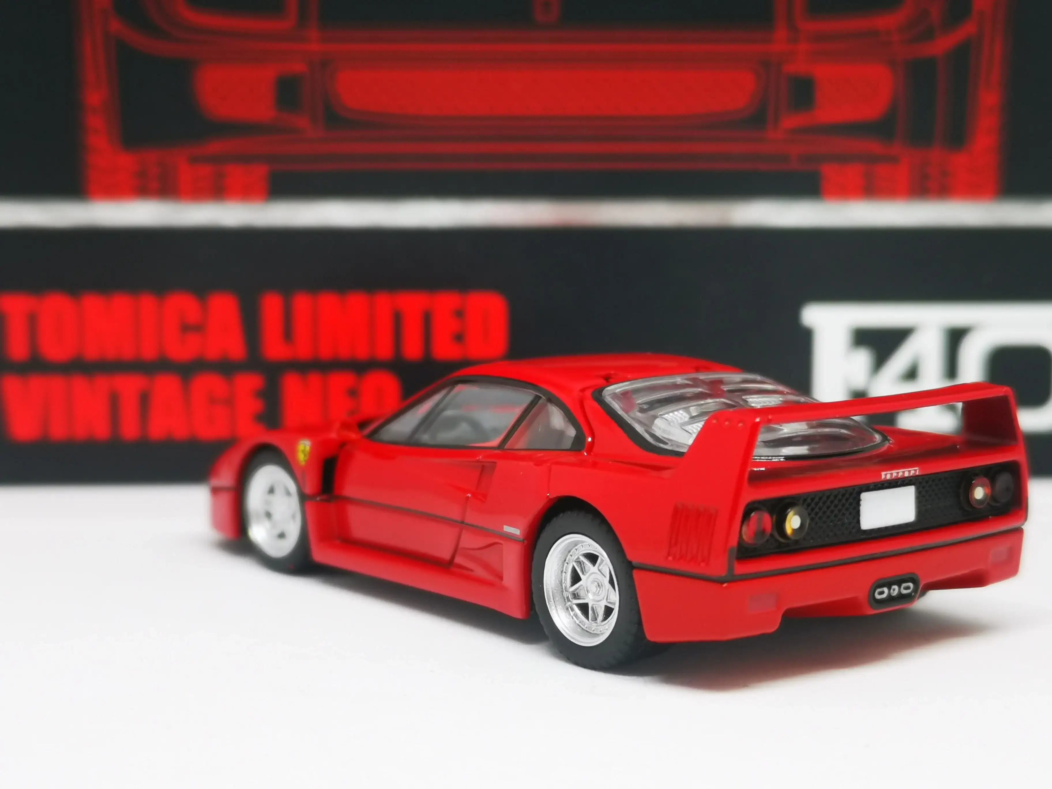 Tomica Limited Vintage Neo Ferrari F40 (Red) - Image 3