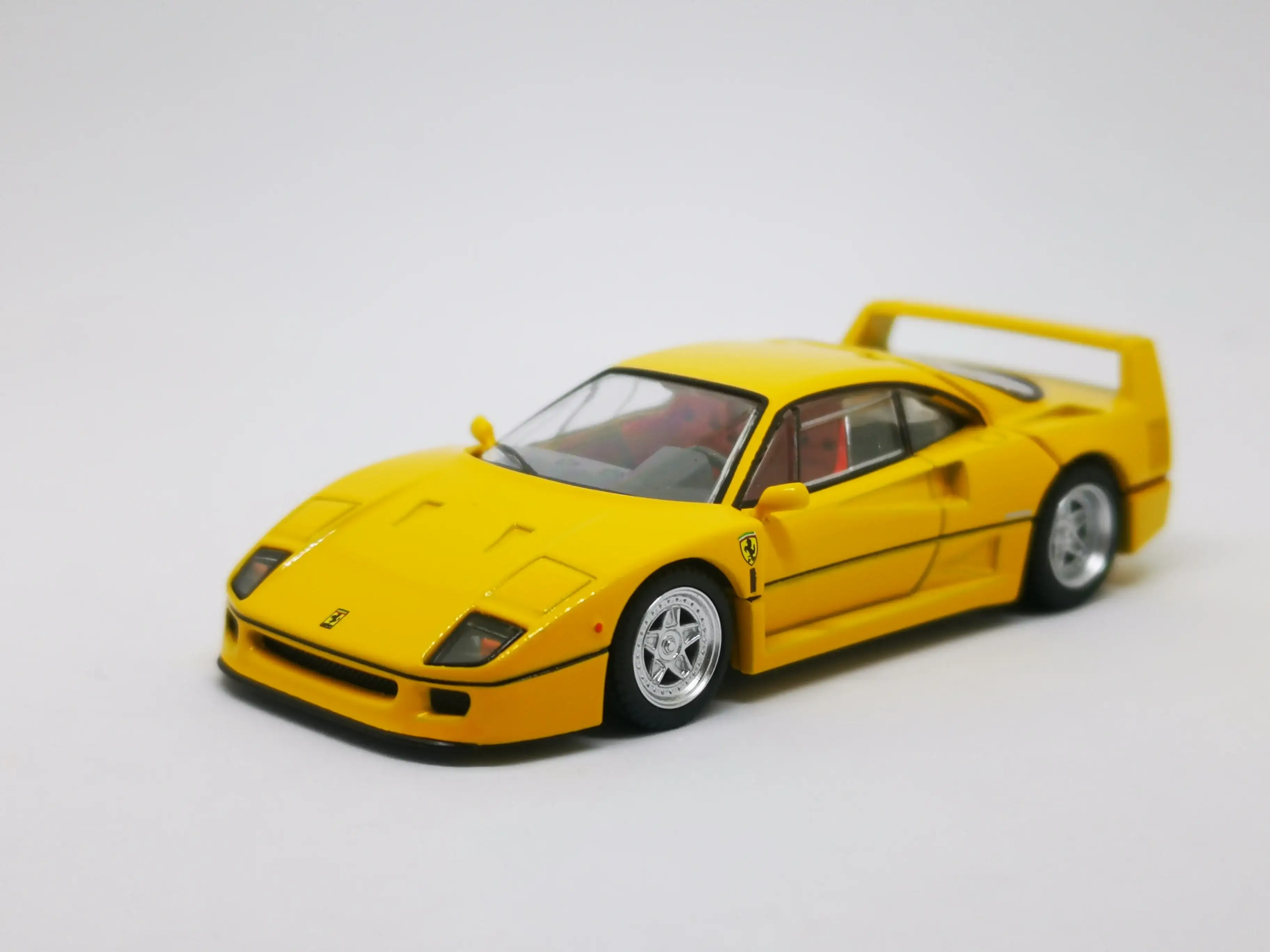 Tomica Limited Vintage Neo Ferrari F40 (Yellow) - Image 2