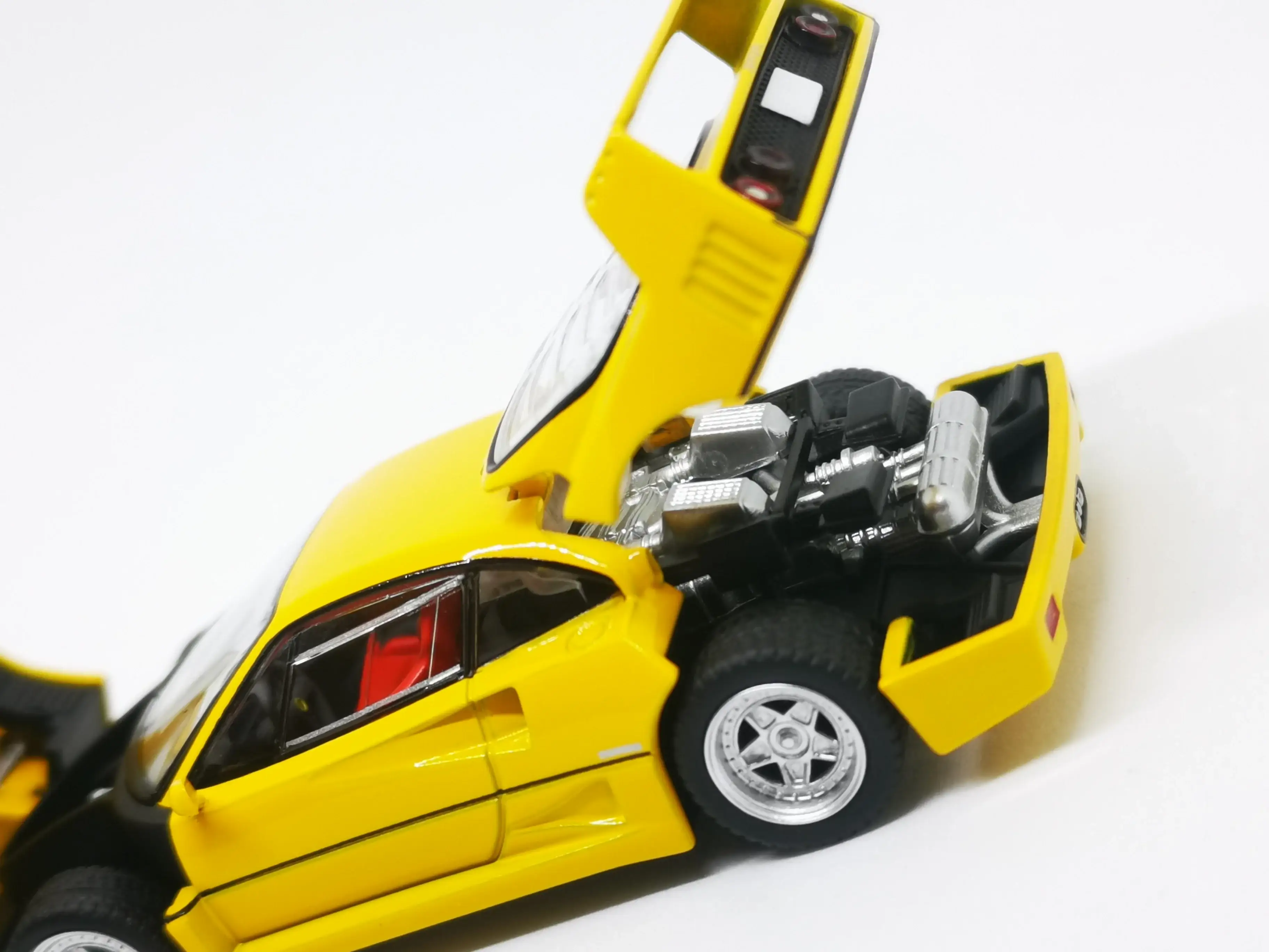 Tomica Limited Vintage Neo Ferrari F40 (Yellow) - Image 5