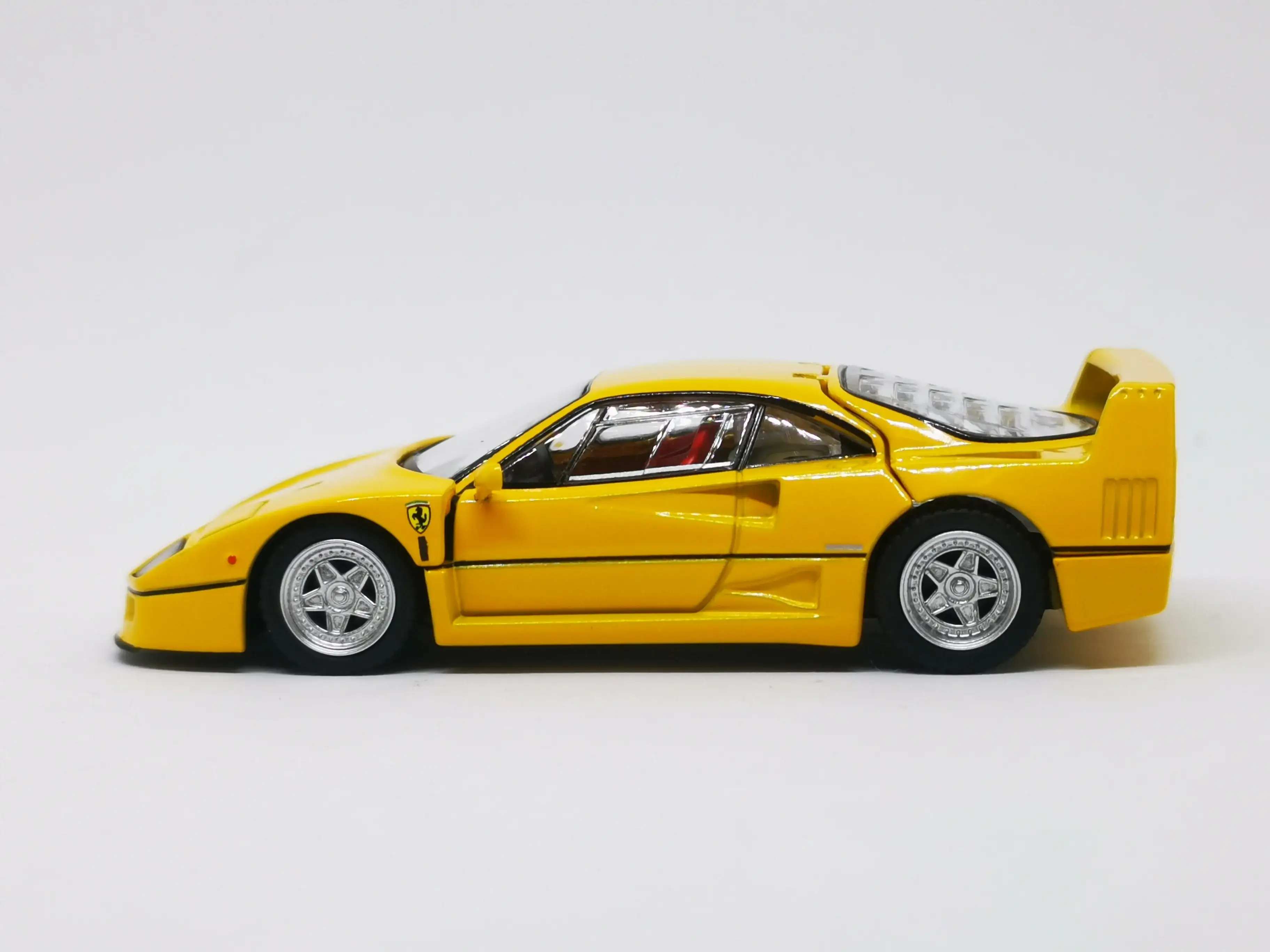 Tomica Limited Vintage Neo Ferrari F40 (Yellow) - Image 6
