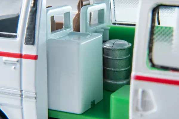 Tomica Limited Vintage Neo LV-N Big City 01 Nissan Caravan Ambulance (Shibuya Hospital) Big City PARTIII Episode 7 "Escape Runway" - Image 4