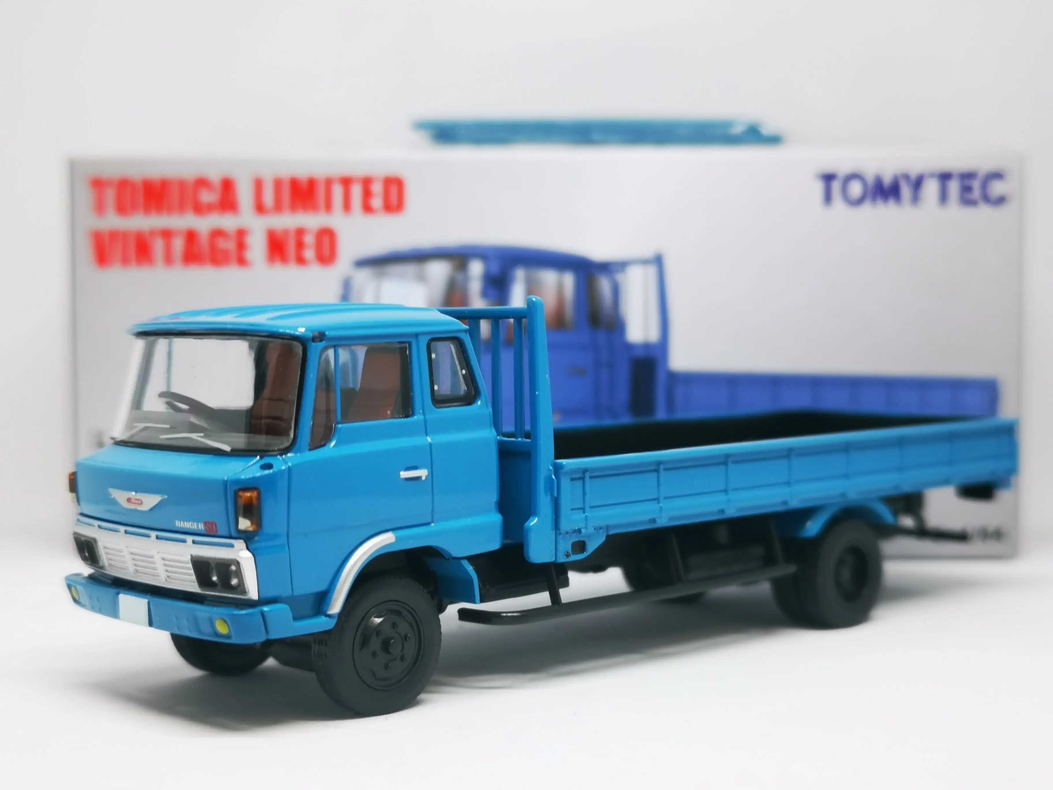Tomica Limited Vintage Neo LV-N162c Hino Ranger KL545