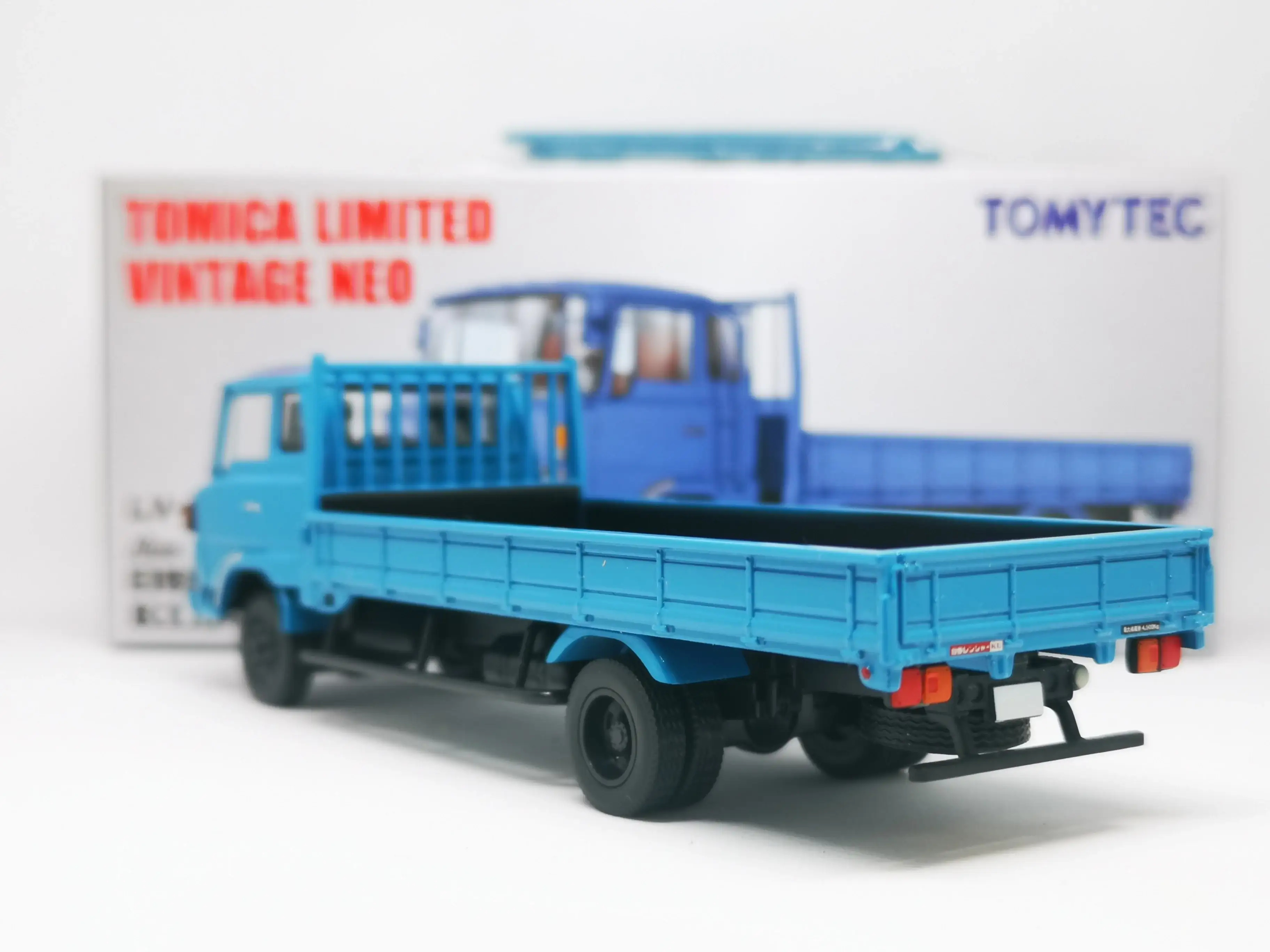 Tomica Limited Vintage Neo LV-N162c Hino Ranger KL545 - Image 3