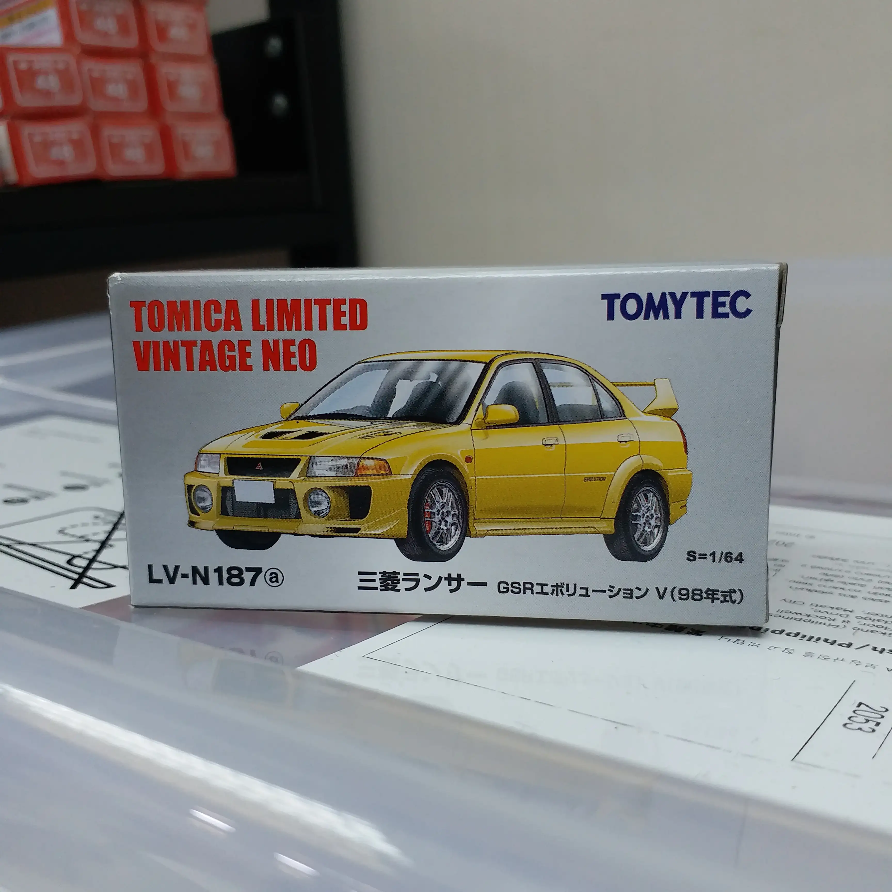 Tomica Limited Vintage Neo LV-N187a Mitsubishi Lancer Evolution V (Yellow) - Image 5