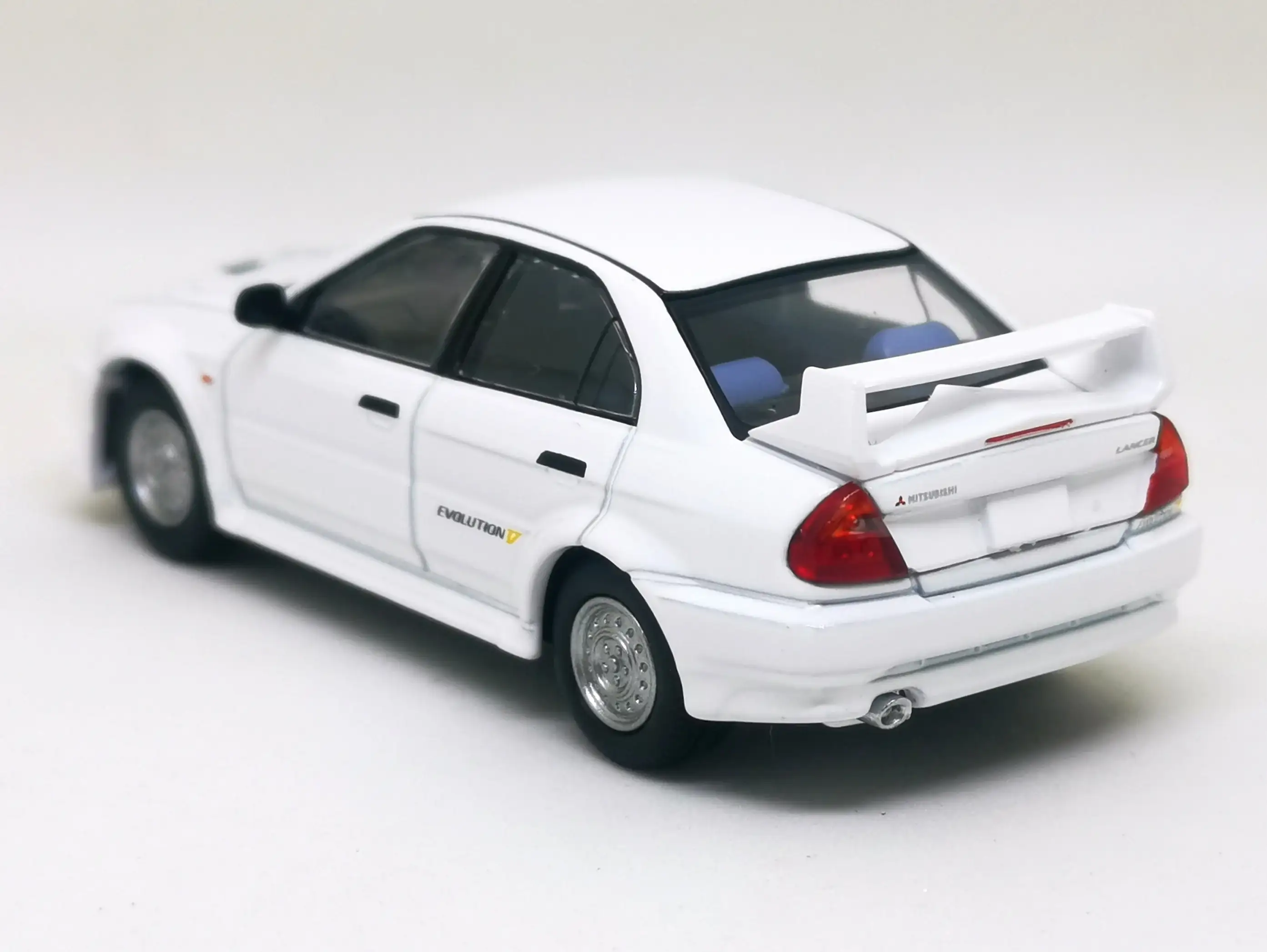 Tomica Limited Vintage Neo LV-N187c Mitsubishi Lancer Evolution V (White) - Image 4