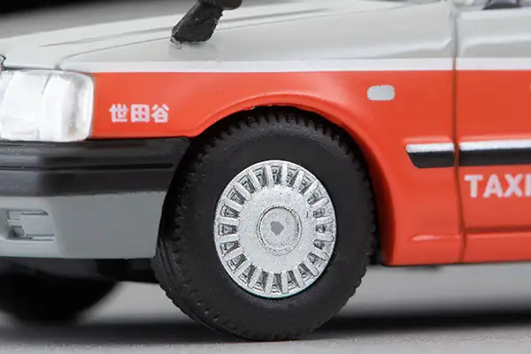 Tomica Limited Vintage Neo LV-N218b Toyota Crown Comfort Taxi (Odakyu Kotsu) - Image 5