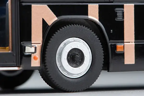 Tomica Limited Vintage Neo LV-N245c Isuzu Erga Nissan Shuttle Bus (Sunrise Copper M/Black) - Image 4