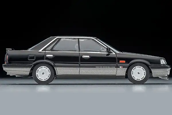 Tomica Limited Vintage Neo LV-N301b NISSAN SKYLINE 4DOOR HT GTS TWINCAM 24V (BLACK/SILVER) - Image 4