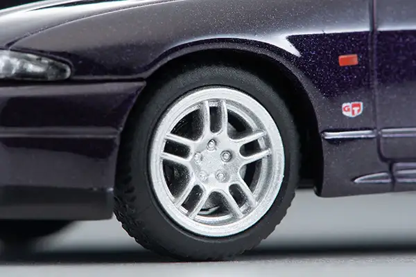 Tomica Limited Vintage Neo LV-N308a Nissan Skyline GT-R V-spec (purple) 1995 model - Image 5