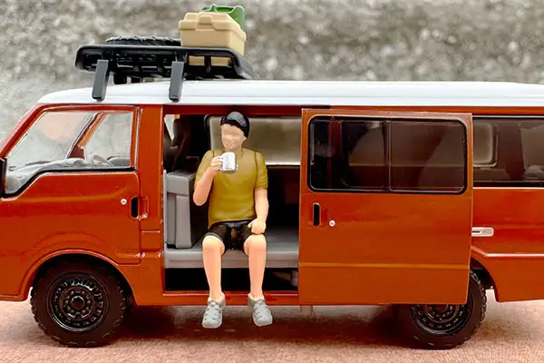 Tomica Limited Vintage Neo LV-N310d Mazda Bongo Brawny Van Custom Specification (Brown) Roof Carrier, Figure Included - Image 3