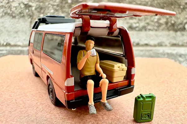 Tomica Limited Vintage Neo LV-N310d Mazda Bongo Brawny Van Custom Specification (Brown) Roof Carrier, Figure Included - Image 4