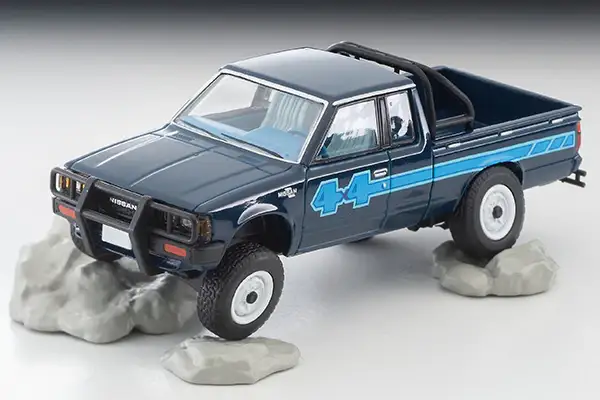 Tomica Limited Vintage Neo LV-N321b Nissan Truck 4X4 King Cab North American version (blue) - Image 3