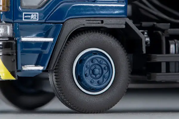 Tomica Limited Vintage Neo LV-N347A Isuzu 810EX tractor head (Dark Blue) - Image 3