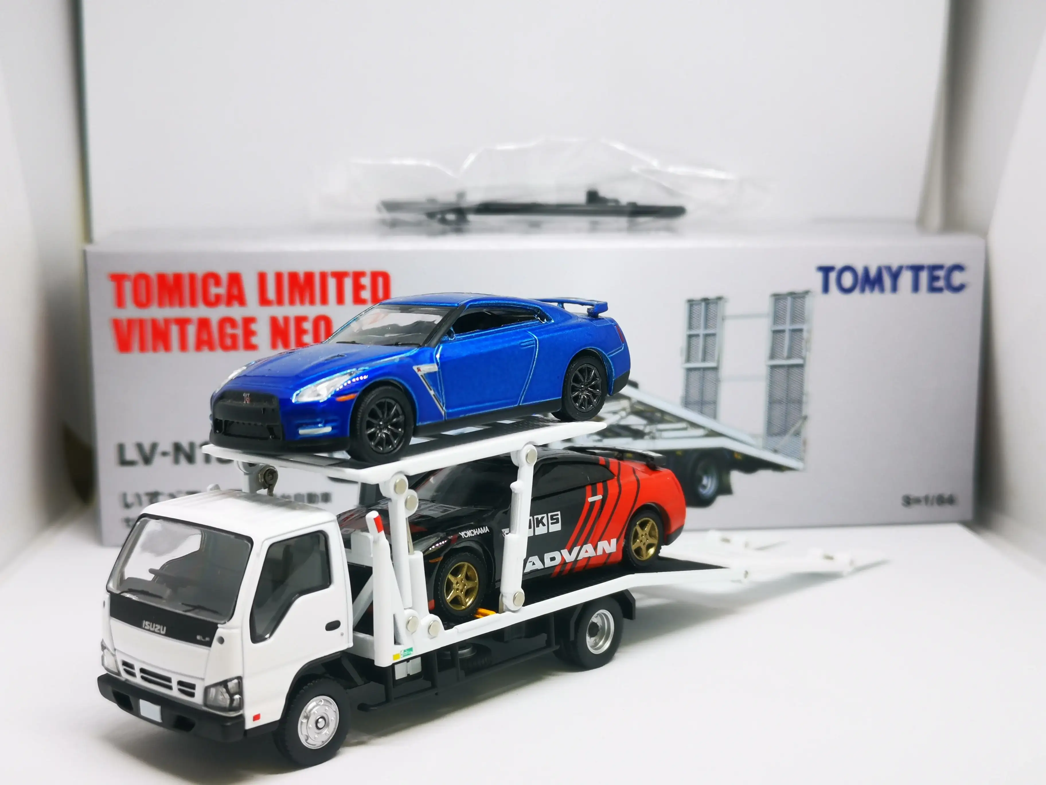 Tomica Limited Vintage Neo N191a Isuzu ELF Hanamidai Safety Loader Big wide White - Image 3