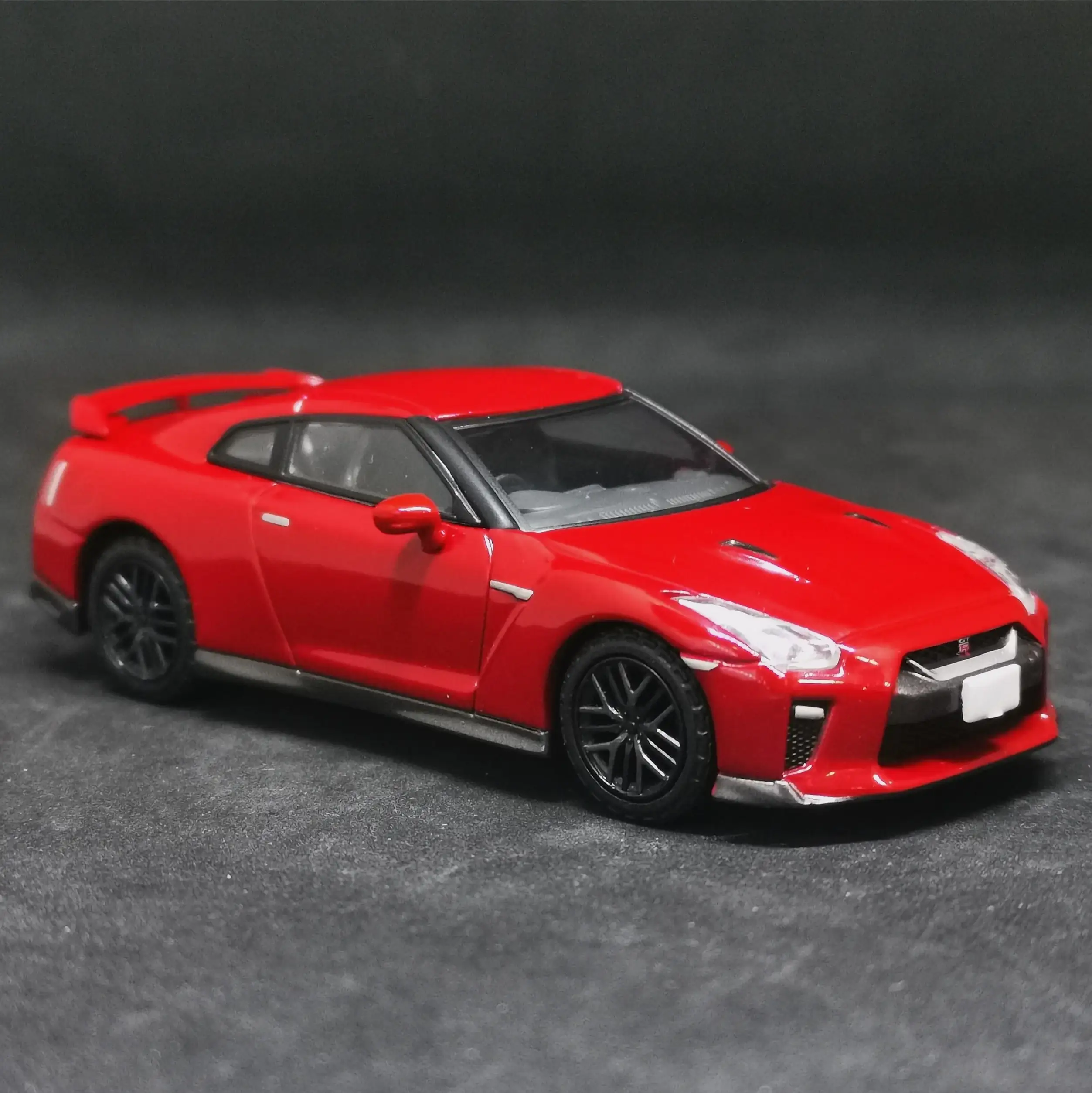 Tomica Limited Vintage Neo LV-N148d Nissan GT-R Premium Edition 2017 Model - Image 2