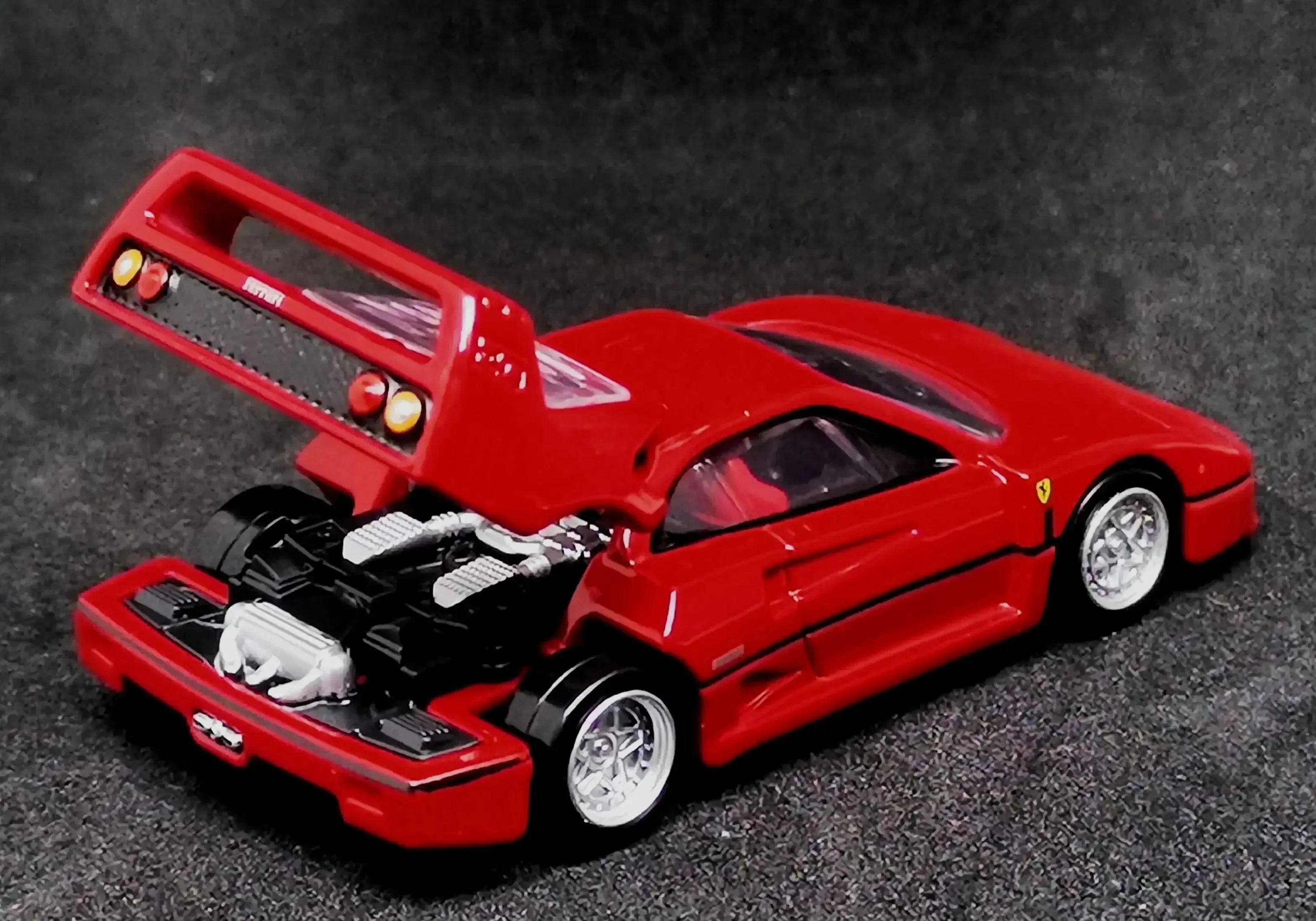 Tomica Premium No. 31 Ferrari F40 Set of Two - Image 4