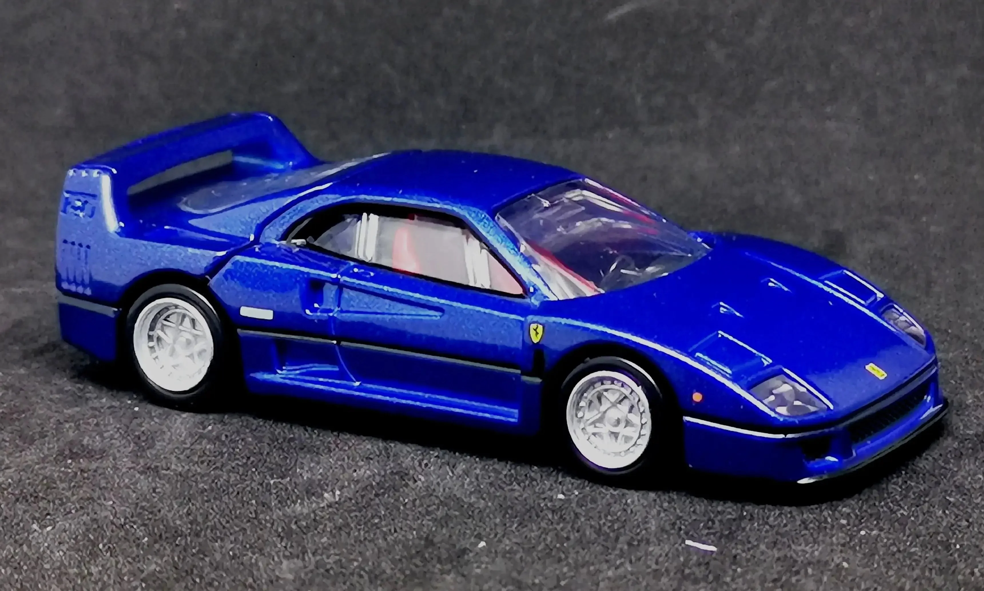 Tomica Premium No. 31 Ferrari F40 Set of Two - Image 6