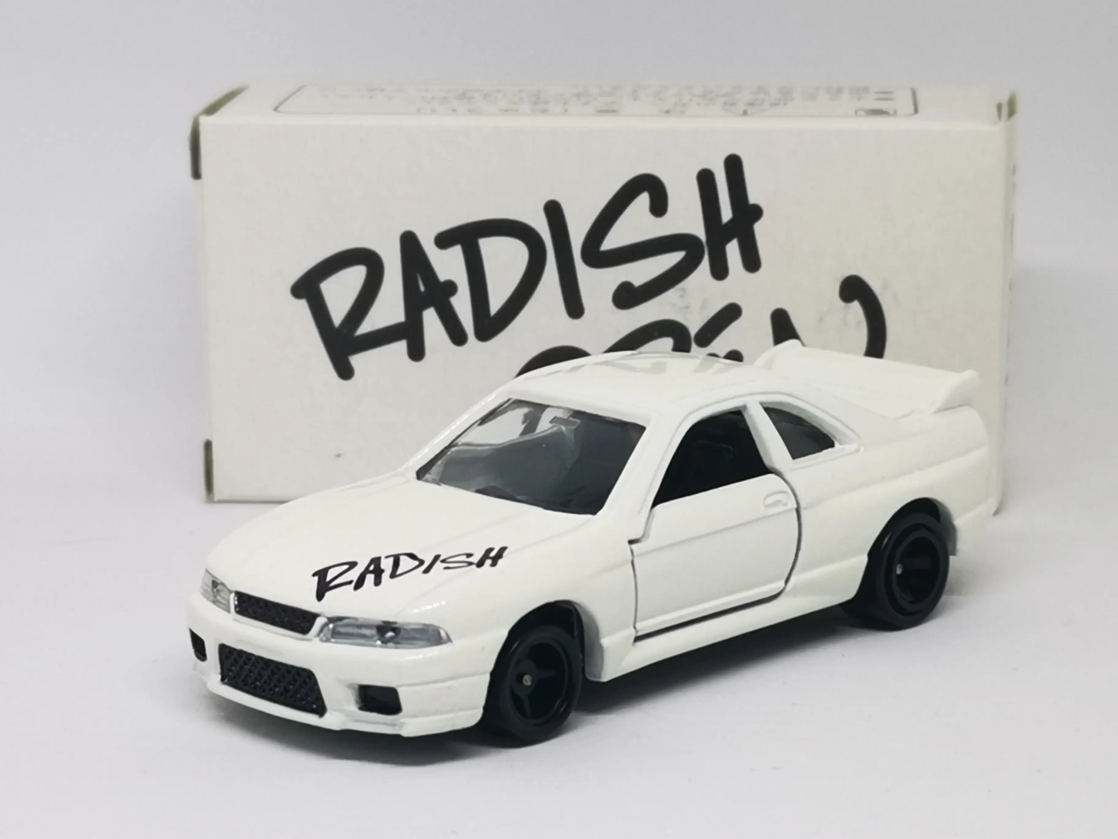 Tomica Radish Open Exclusive Nissan Skyline GT-R R33 set of two Made in Japan - Image 2