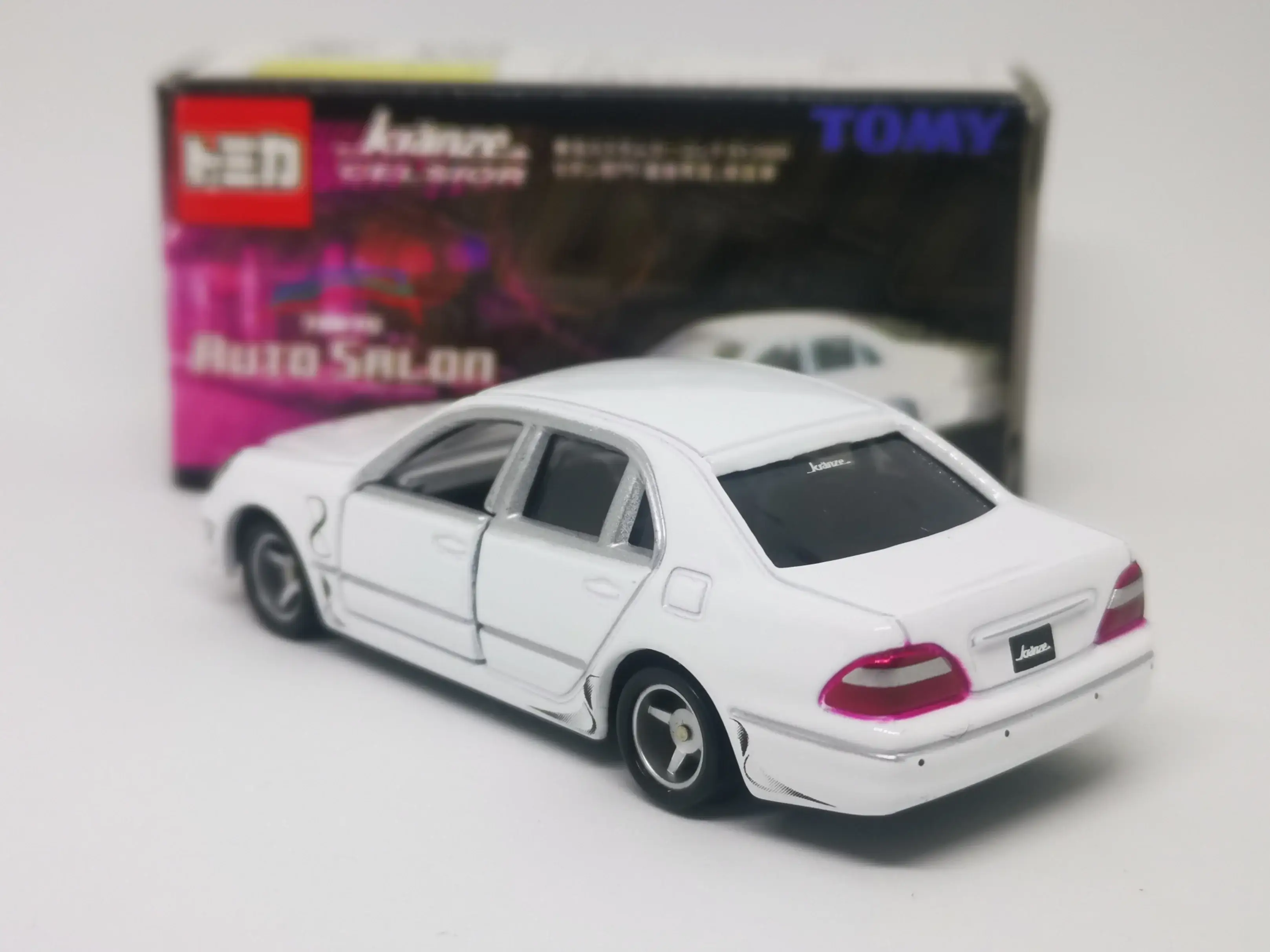 Tomica Tokyo Auto Salon 2005 Exclusive Toyota Celsior 1:66 Scale - Image 2