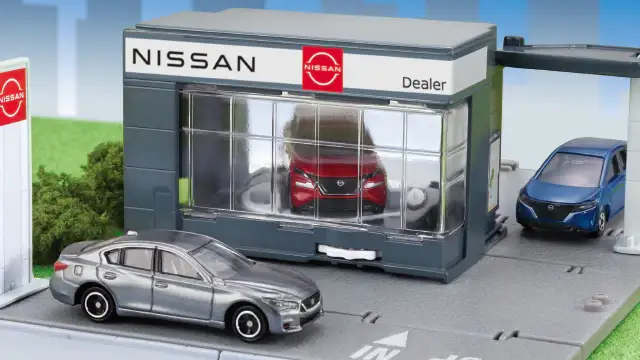 Tomica Town NISSAN Car Dealer (with Tomica)