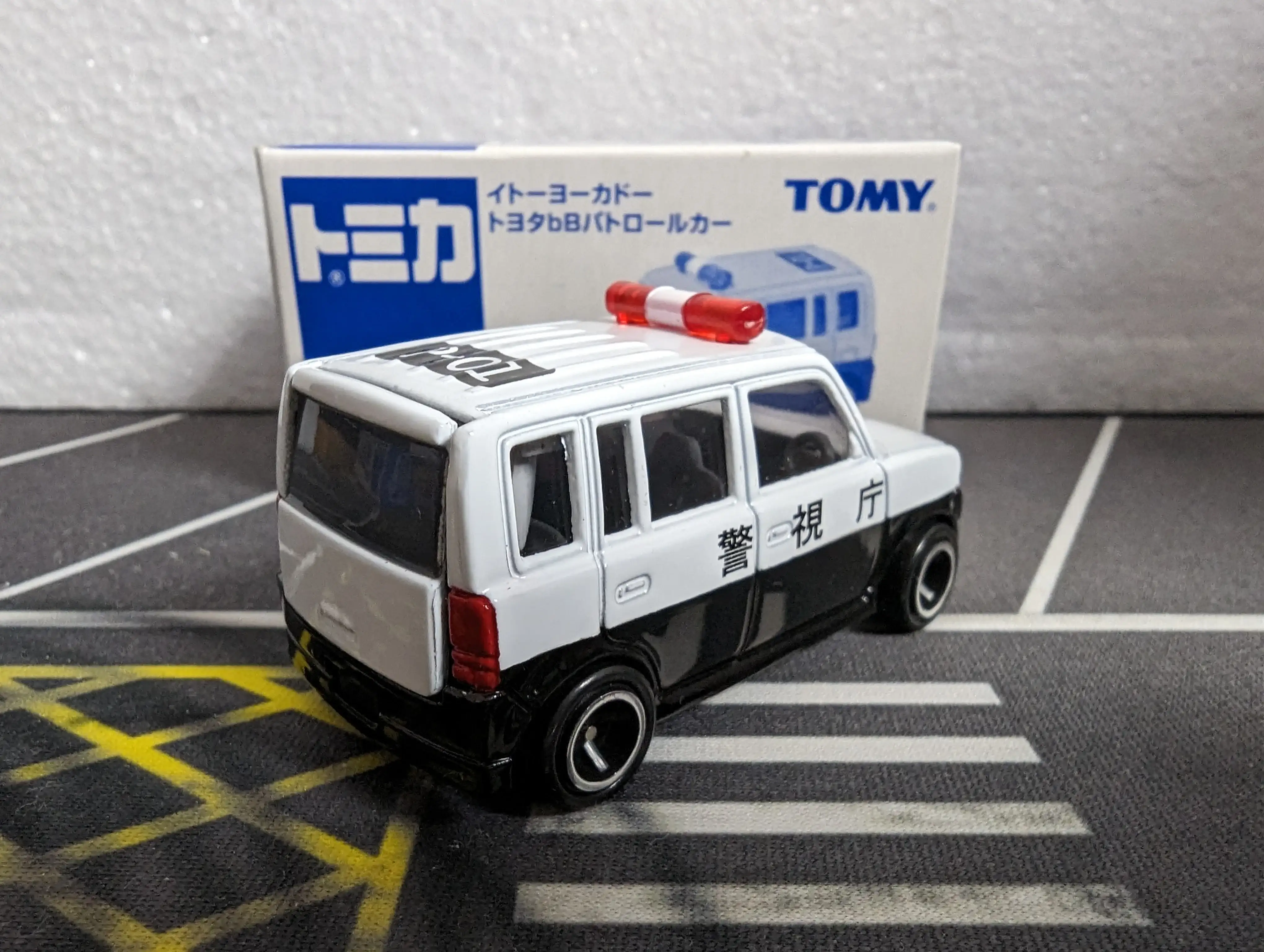 Tomica x Ito-Yokado Toyota bB Patrol Car - Image 2