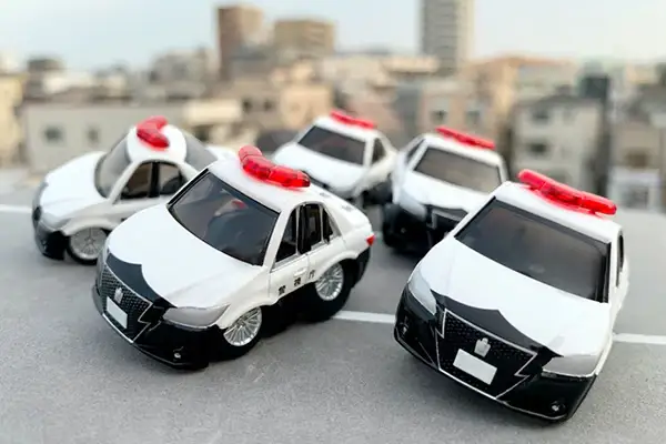 Tomytec Choro Q Zero QS-02a Toyota Crown Athlete Patrol Car (Metropolitan Police Department) - Image 4